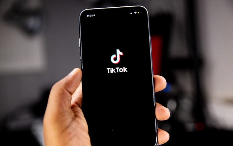 Community manager Instagram freelance : missions, tarifs et comment bien choisir
